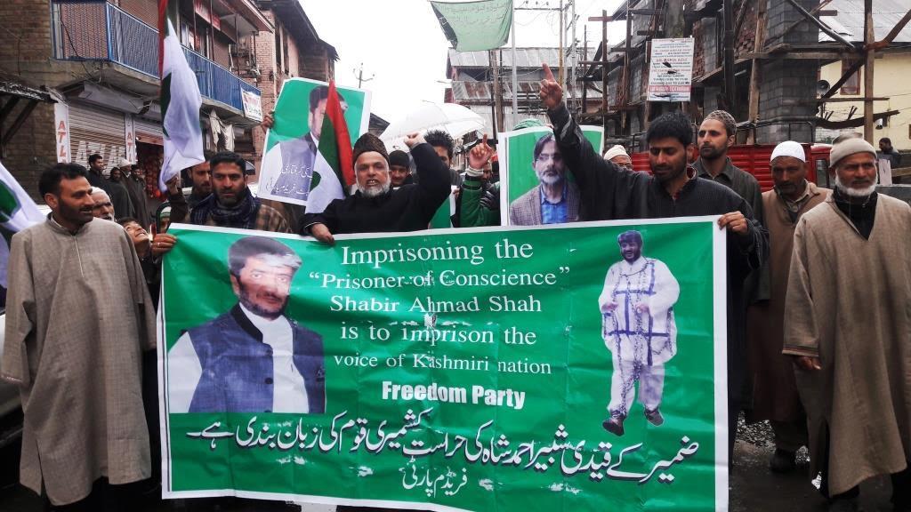 DFP protests in Sopore against continuous detention of Shah, SAR Geelani